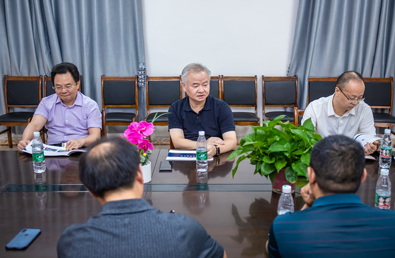 鲲鹏展翅同风起，扶摇直上九万里--记邵阳市副市长蒋伟到华龙中学视察