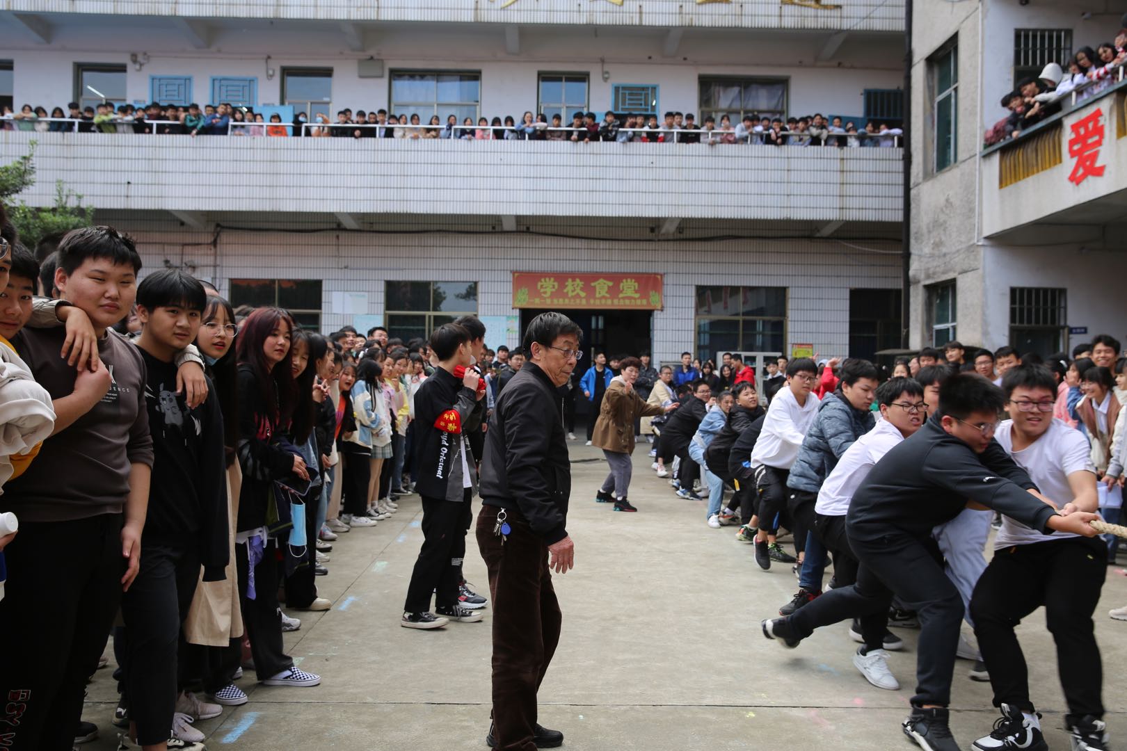 邵阳市华龙中学,邵阳中学教育,高中教育,师资雄厚,名优教师