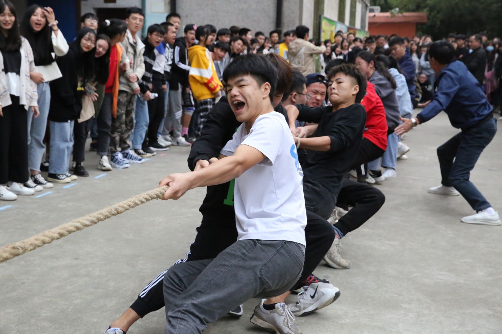 邵阳市华龙中学,邵阳中学教育,高中教育,师资雄厚,名优教师