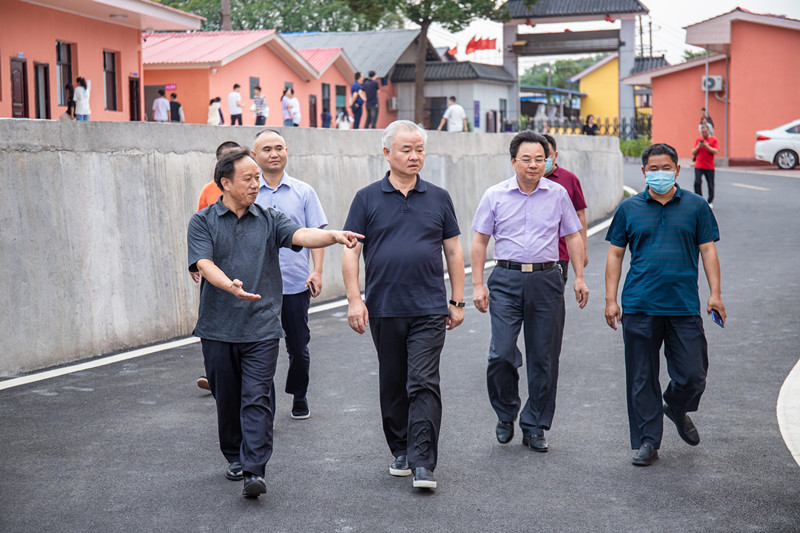 邵阳市华龙中学,邵阳中学教育,高中教育,师资雄厚,名优教师