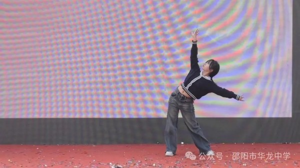 邵阳市华龙育英高级中学有限公司,邵阳中学教育,高中教育,师资雄厚,名优教师